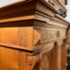 Antiker Küchenschrank / Highboard mit spezieller Holzstruktur