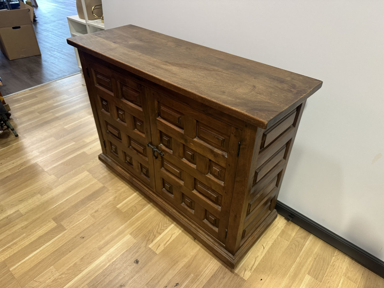 Antikes Spanisches Sideboard/Kommode aus Nussbaumholz mit